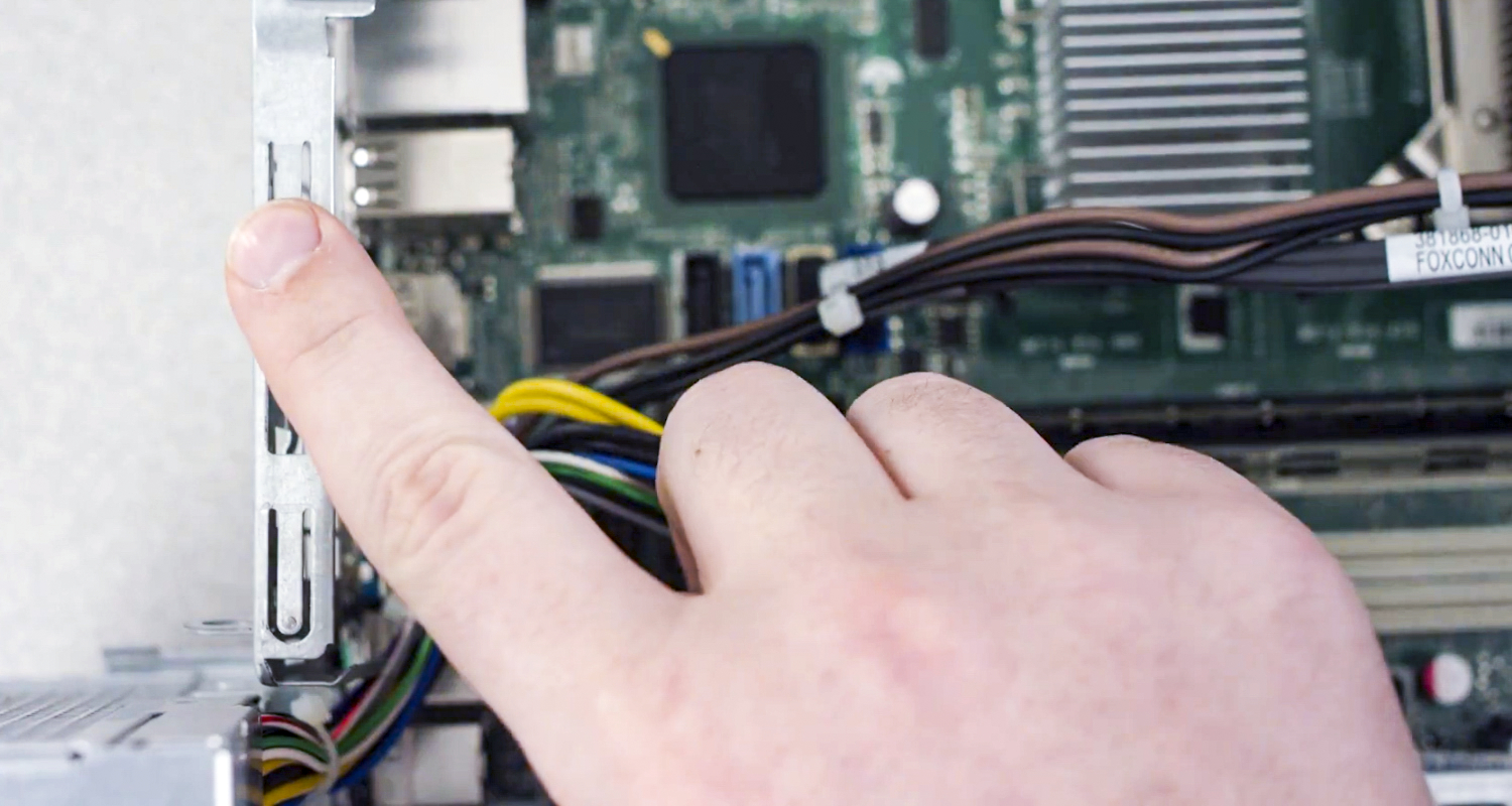 As pessoas removem a eletricidade estática pelo aterramento